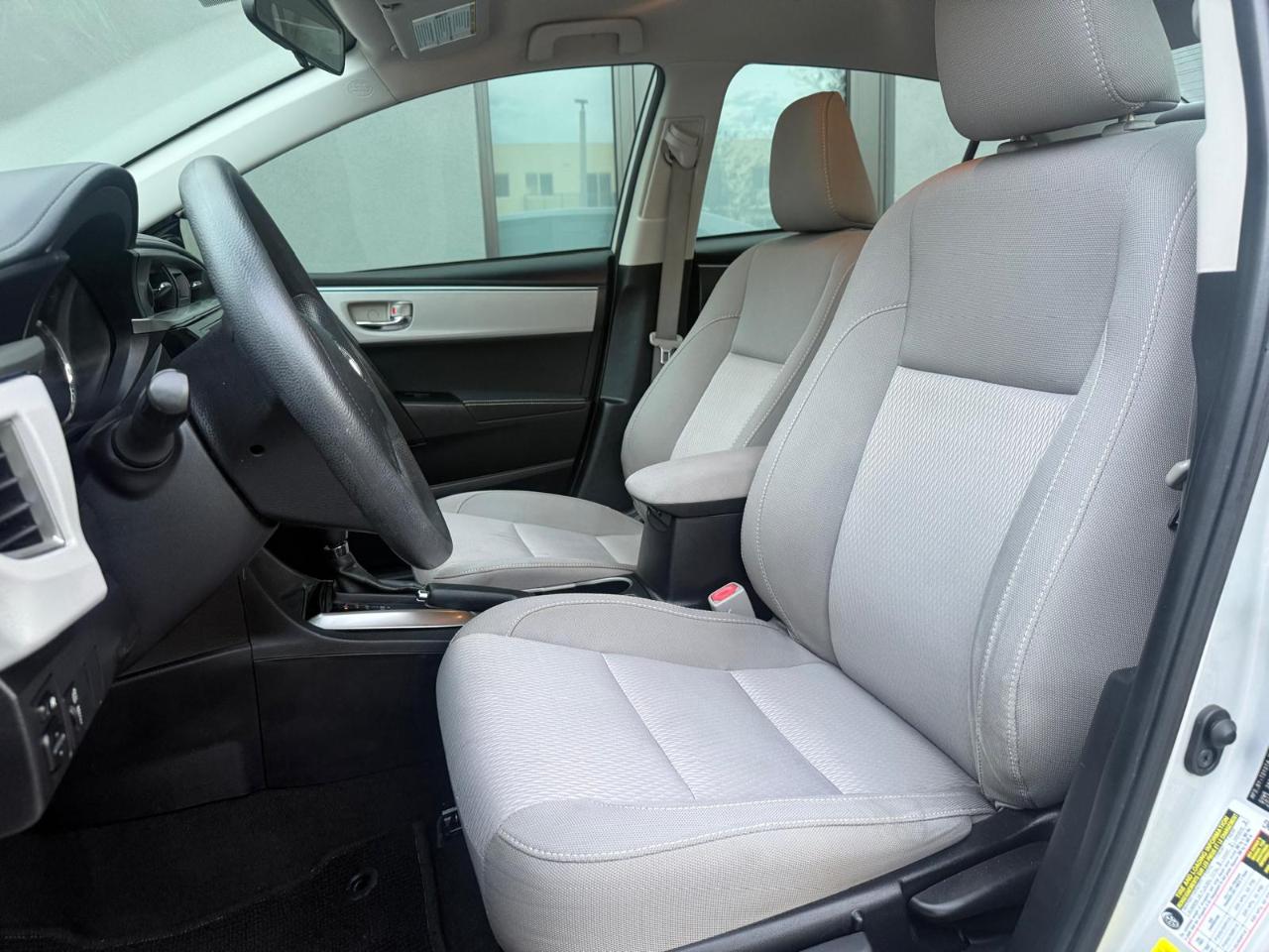 Toyota Corolla 4dr Sdn LE Auto (Natl) 2015