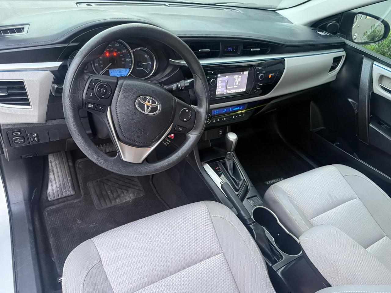 Toyota Corolla 4dr Sdn LE Auto (Natl) 2015