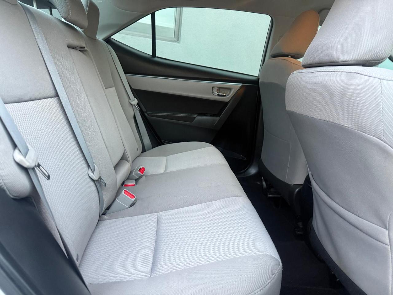 Toyota Corolla 4dr Sdn LE Auto (Natl) 2015