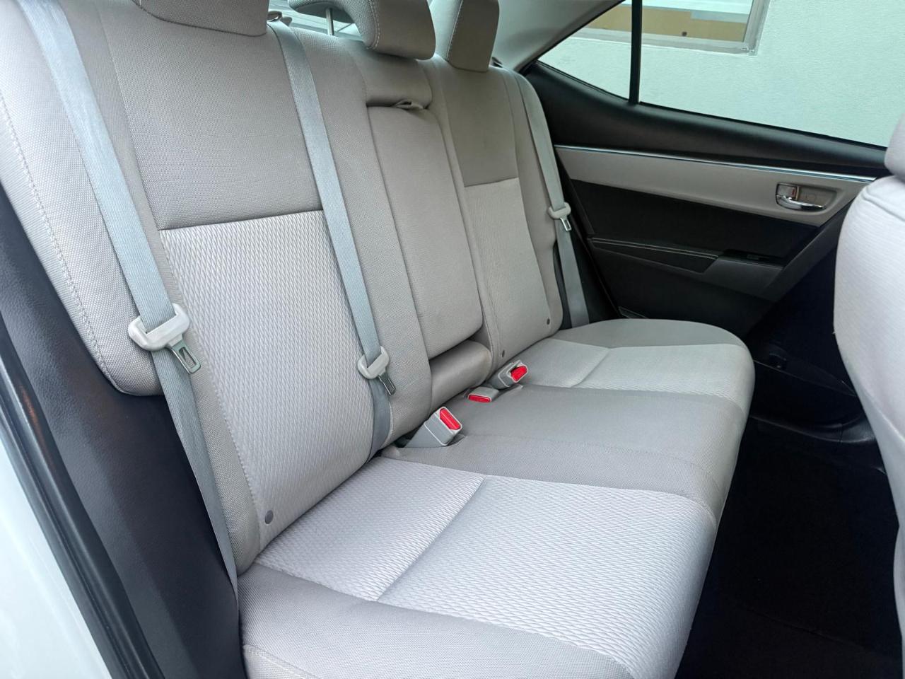 Toyota Corolla 4dr Sdn LE Auto (Natl) 2015