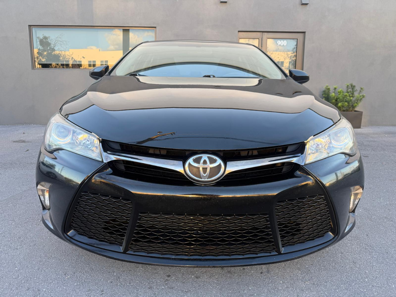2017 Toyota Camry XLE photo 5