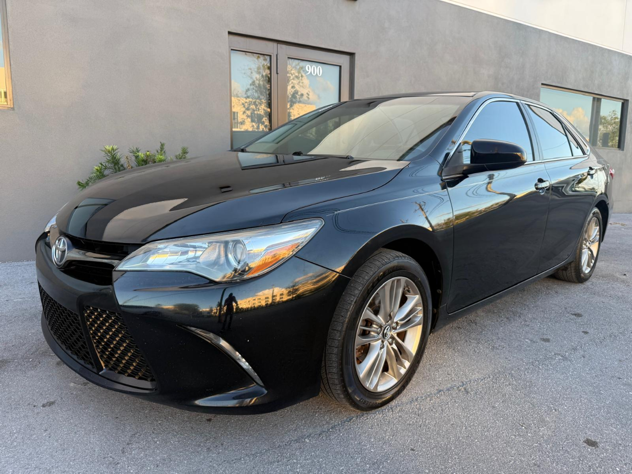 2017 Toyota Camry XLE photo 6