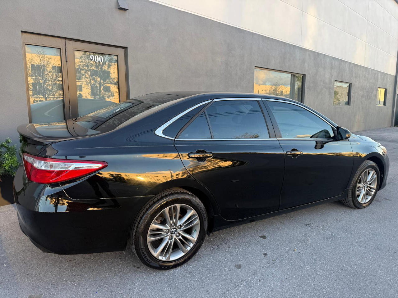 2017 Toyota Camry XLE photo 7