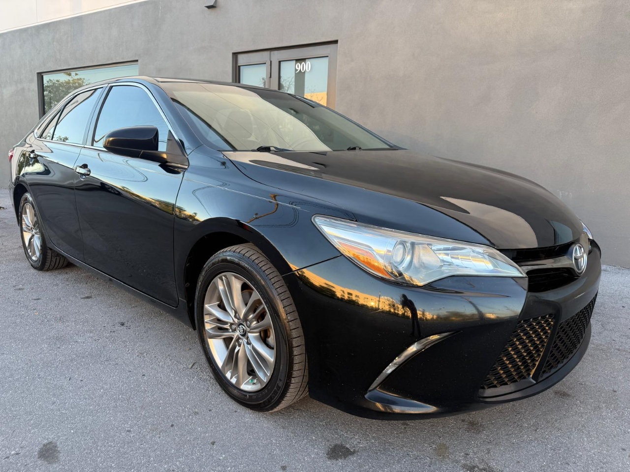 2017 Toyota Camry XLE photo 8