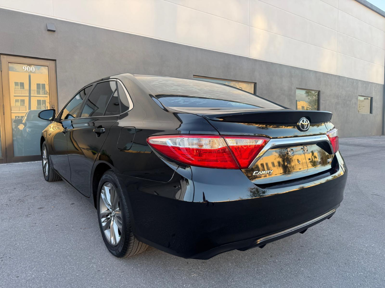 2017 Toyota Camry XLE photo 9