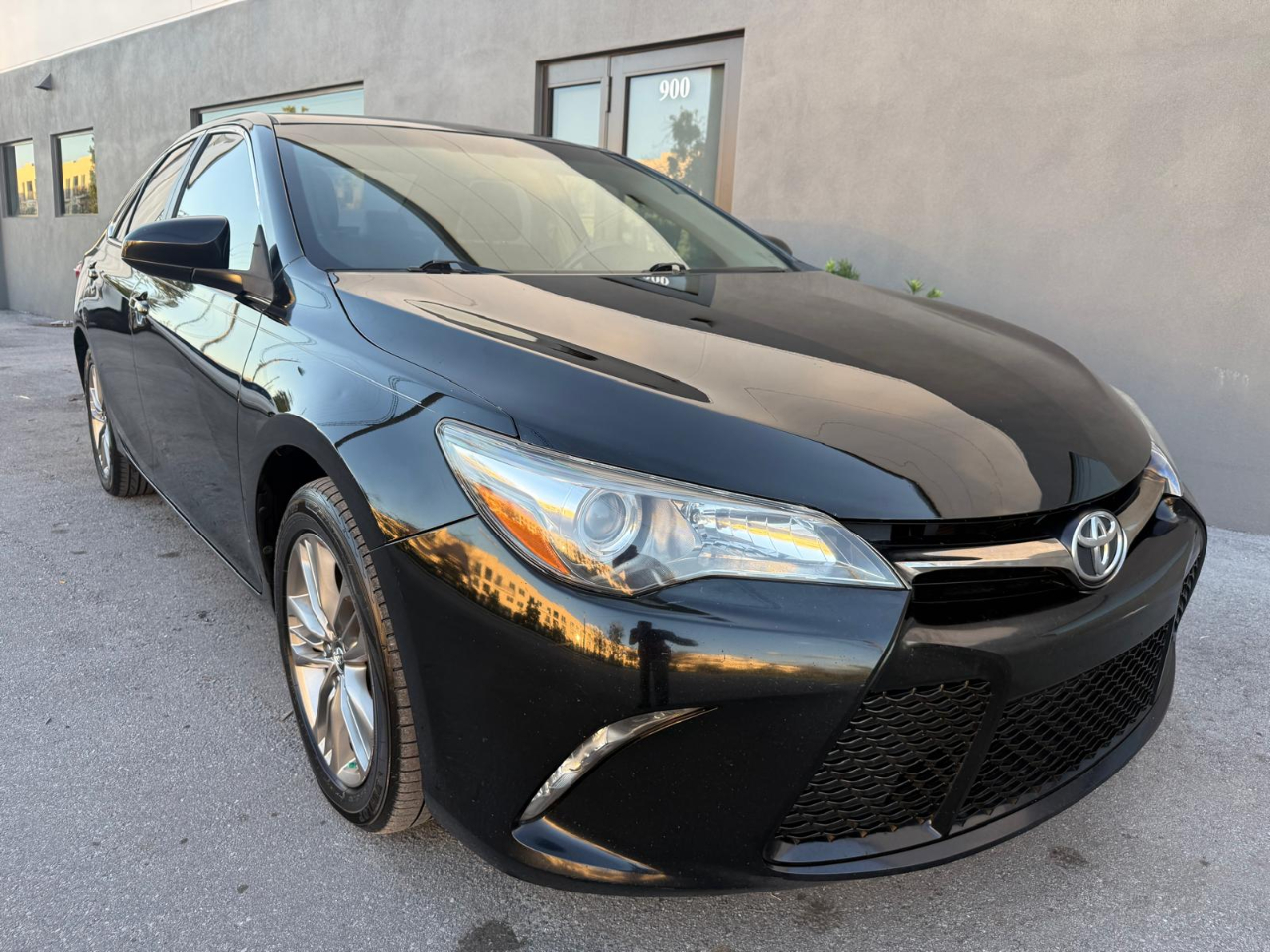 2017 Toyota Camry XLE photo 12