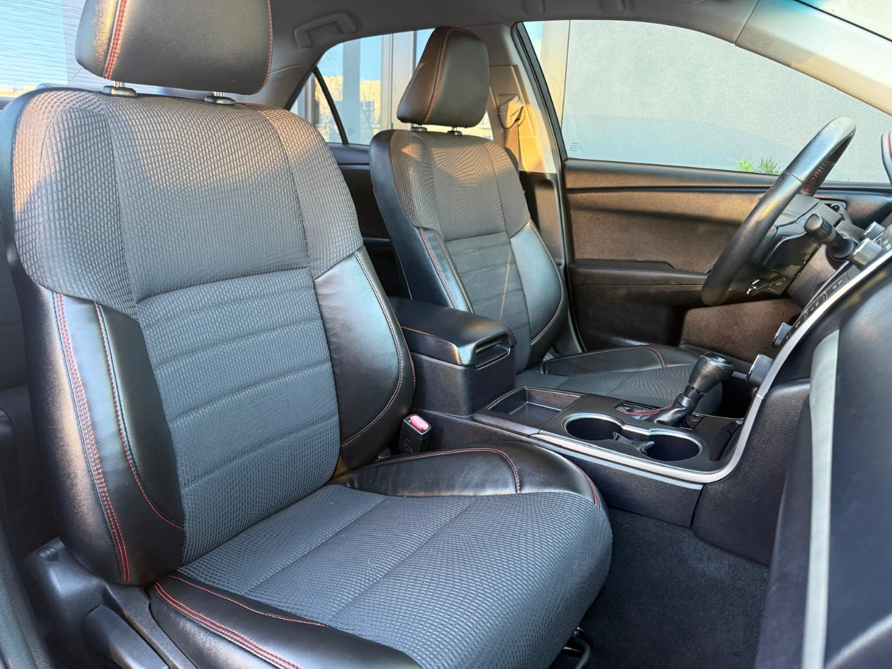2017 Toyota Camry XLE photo 15