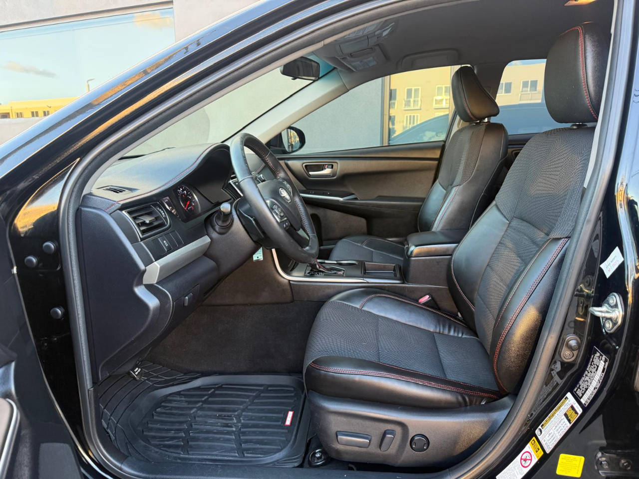 2017 Toyota Camry XLE photo 16
