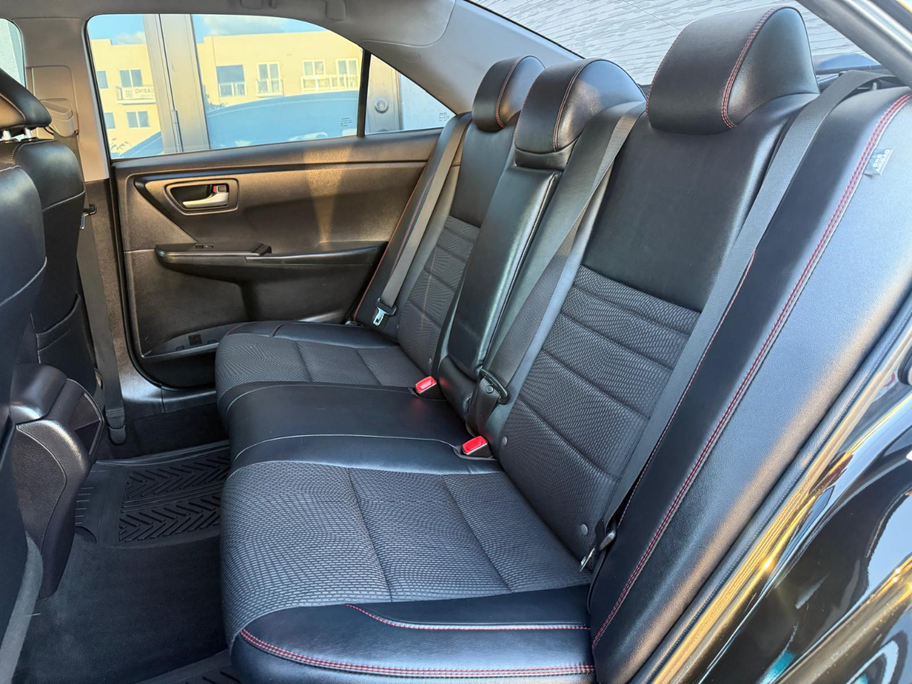 2017 Toyota Camry XLE photo 20