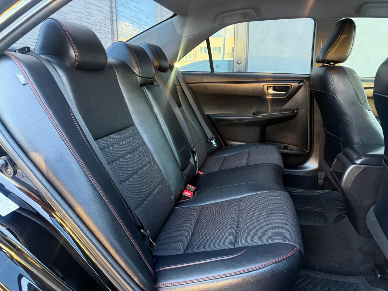 2017 Toyota Camry XLE photo 22