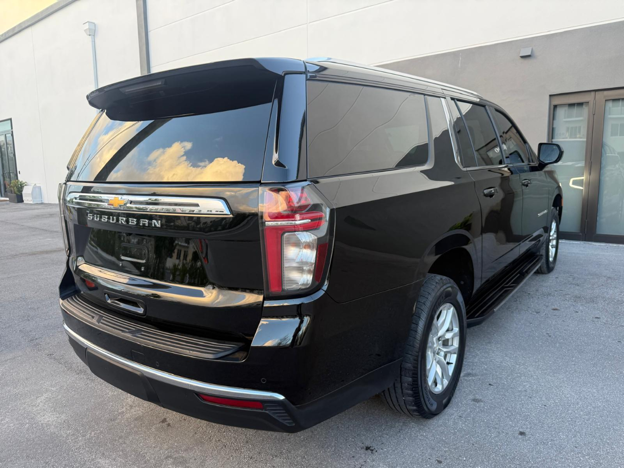 2022 Chevrolet Suburban LS photo 4