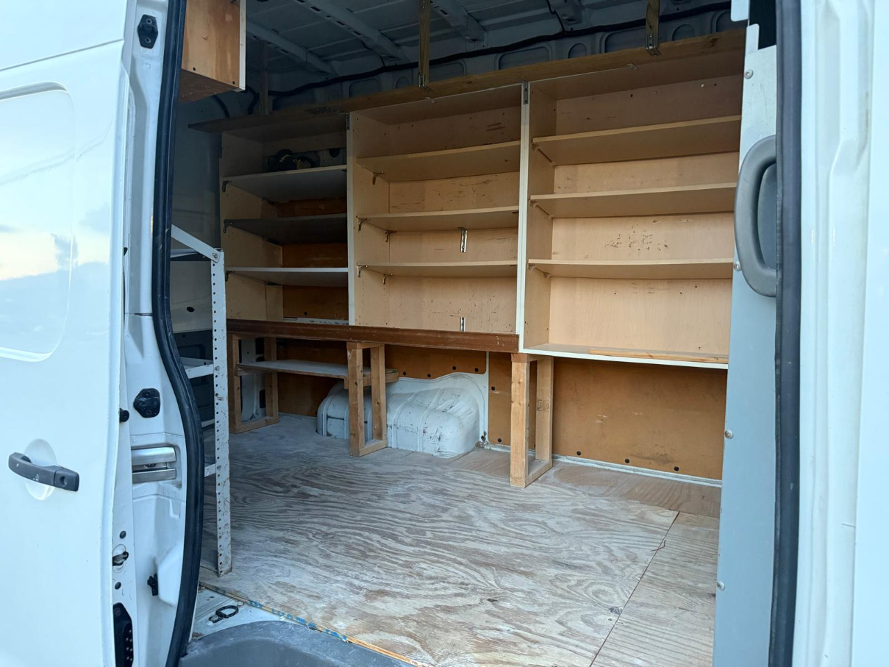 Nissan NV Cargo NV2500 HD High Roof V6 SV 2018 Nissan NV Cargo NV2500 HD High Roof V6 SV 2018