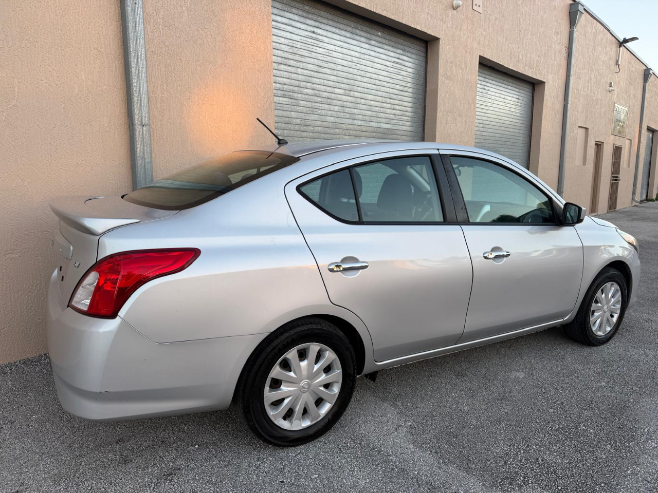Nissan Versa Sedan SV CVT 2019 Nissan Versa Sedan SV CVT 2019