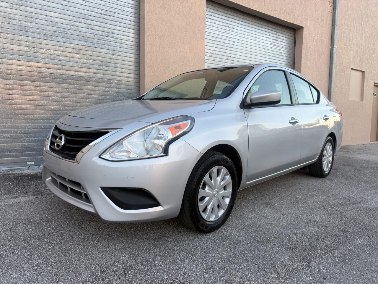 Nissan Versa Sedan SV CVT 2019 Nissan Versa Sedan SV CVT 2019