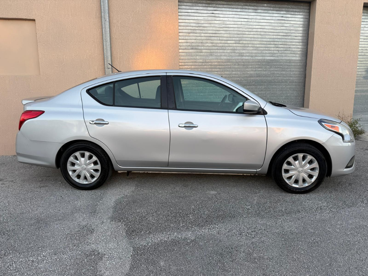 Nissan Versa Sedan SV CVT 2019 Nissan Versa Sedan SV CVT 2019