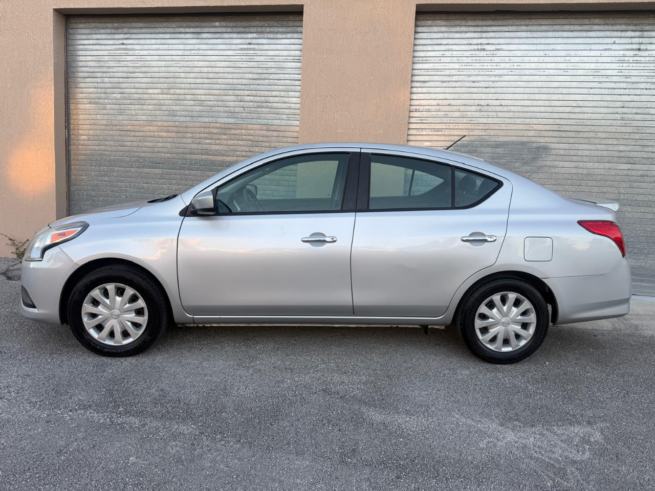Nissan Versa Sedan SV CVT 2019 Nissan Versa Sedan SV CVT 2019