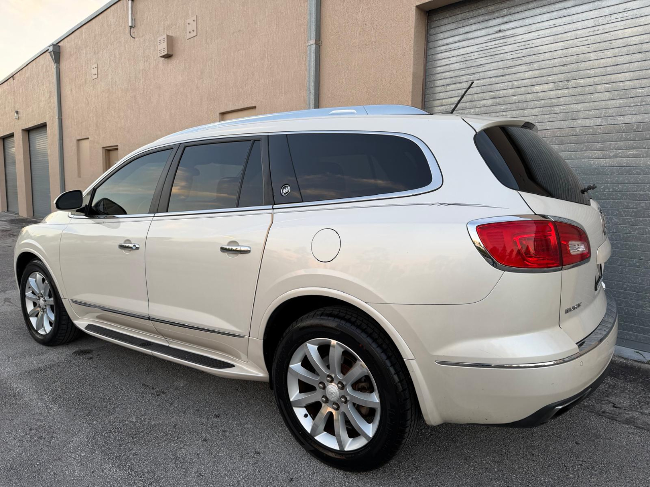 Buick Enclave FWD 4dr Premium 2013