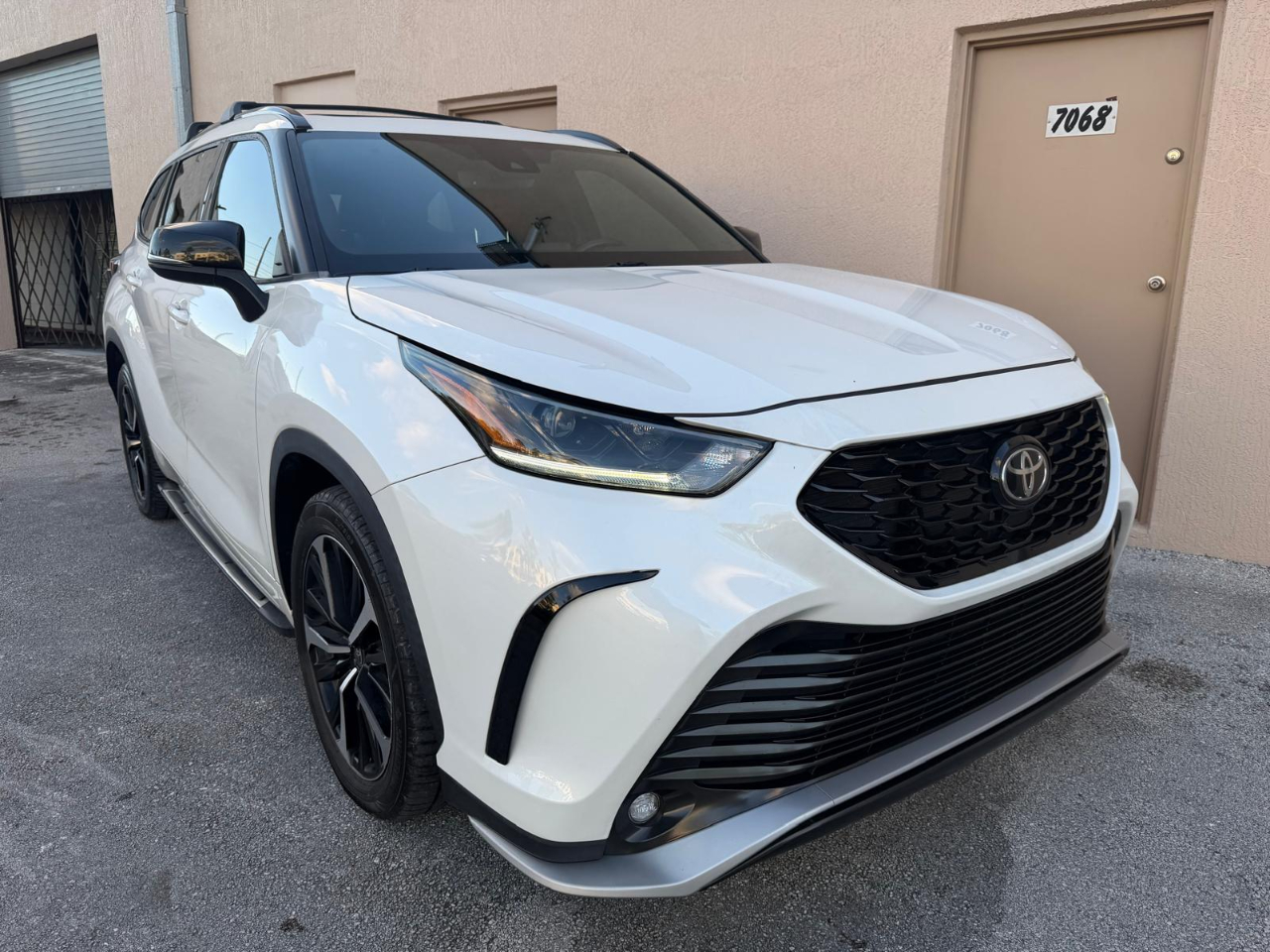 2021 Toyota Highlander XSE photo 2