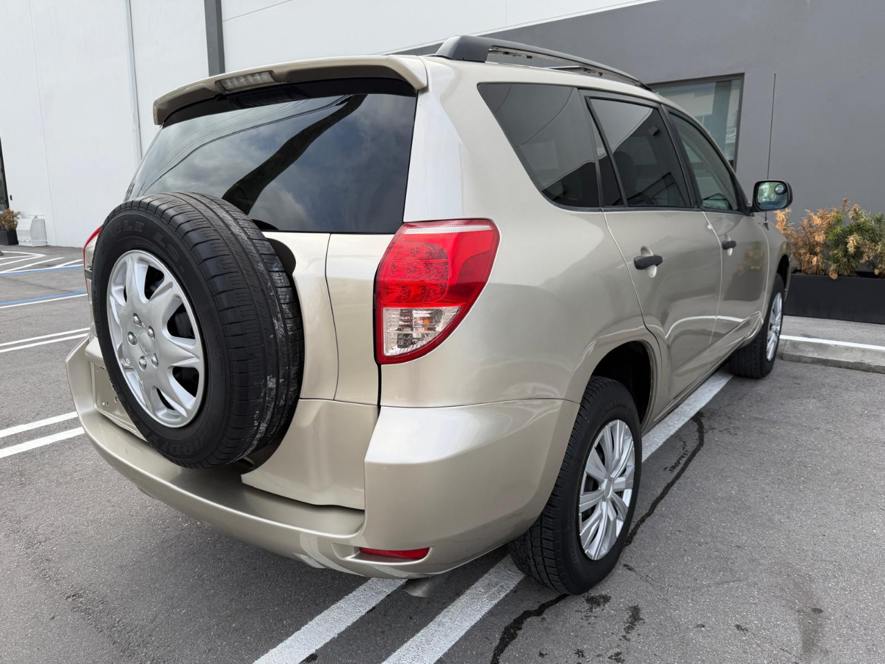 2008 Toyota RAV4 photo 2
