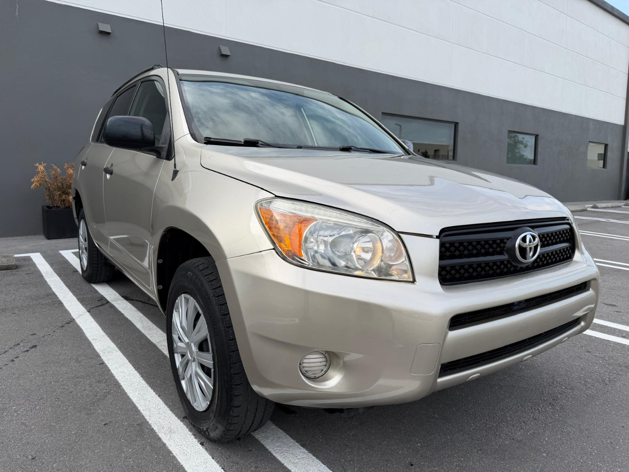 2008 Toyota RAV4 photo 3