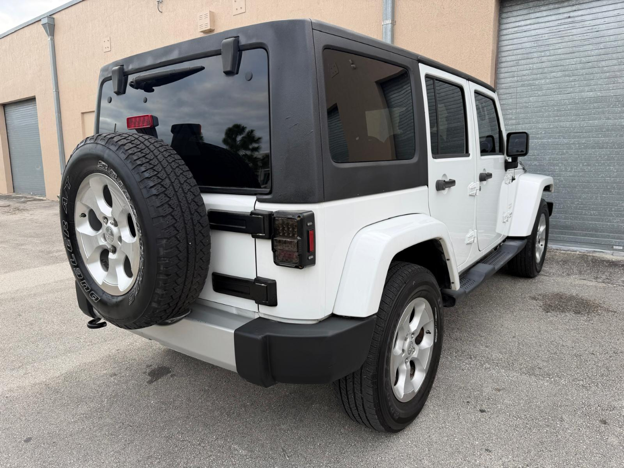 Jeep Wrangler Unlimited 4WD 4dr Sahara 2014