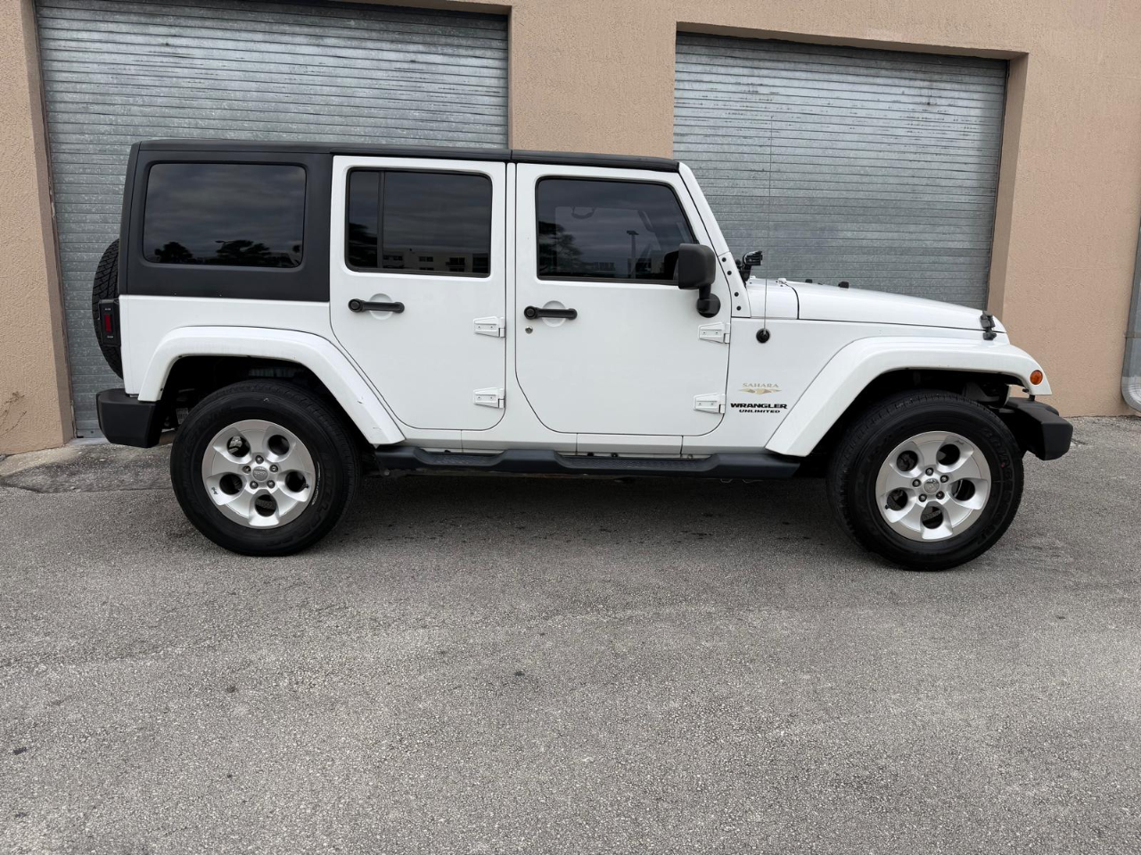 Jeep Wrangler Unlimited 4WD 4dr Sahara 2014