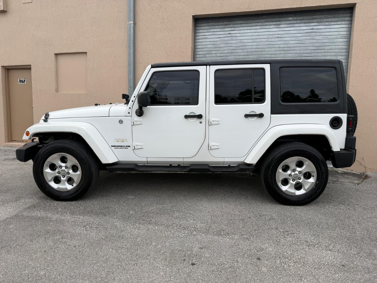 Jeep Wrangler Unlimited 4WD 4dr Sahara 2014