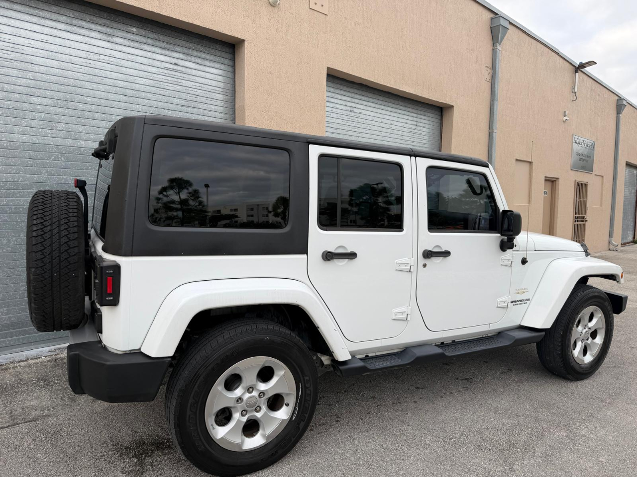 Jeep Wrangler Unlimited 4WD 4dr Sahara 2014