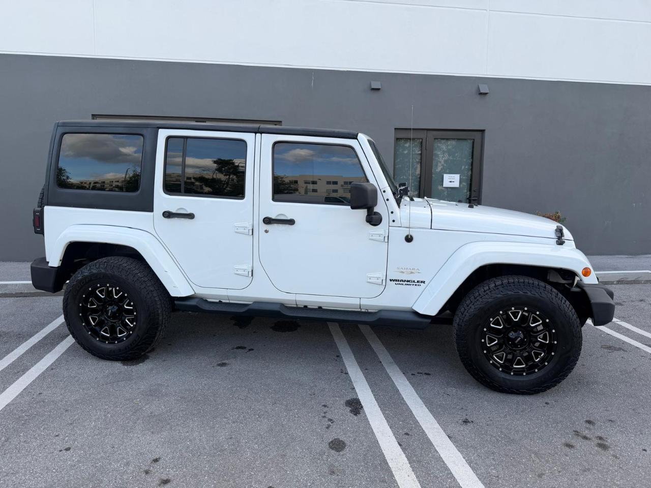 Jeep Wrangler Unlimited 4WD 4dr Sahara 2014