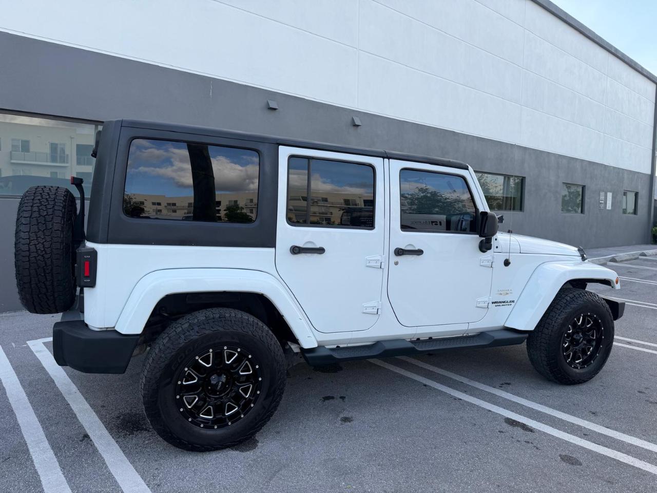Jeep Wrangler Unlimited 4WD 4dr Sahara 2014
