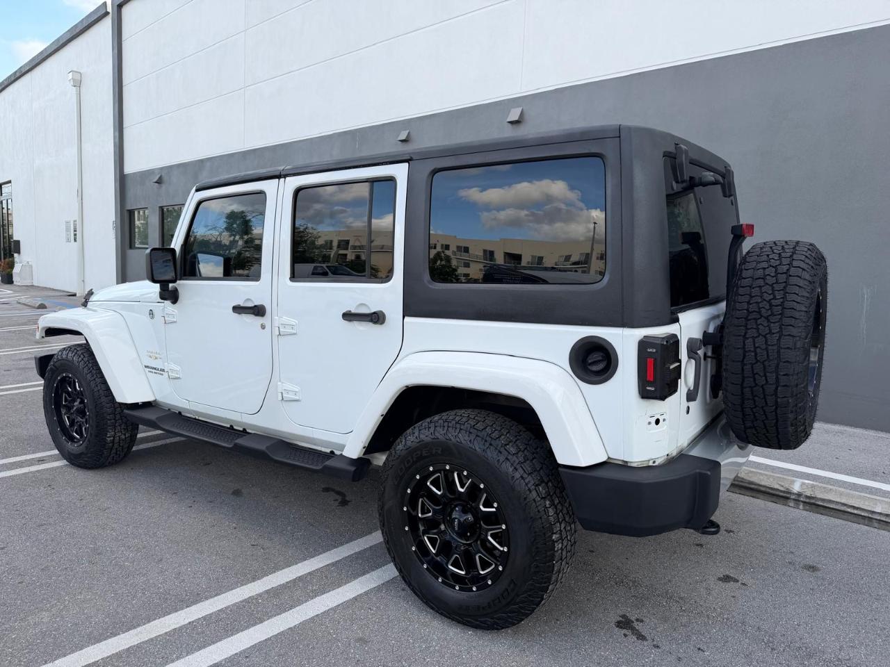 Jeep Wrangler Unlimited 4WD 4dr Sahara 2014