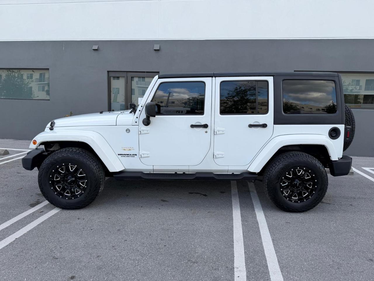 Jeep Wrangler Unlimited 4WD 4dr Sahara 2014