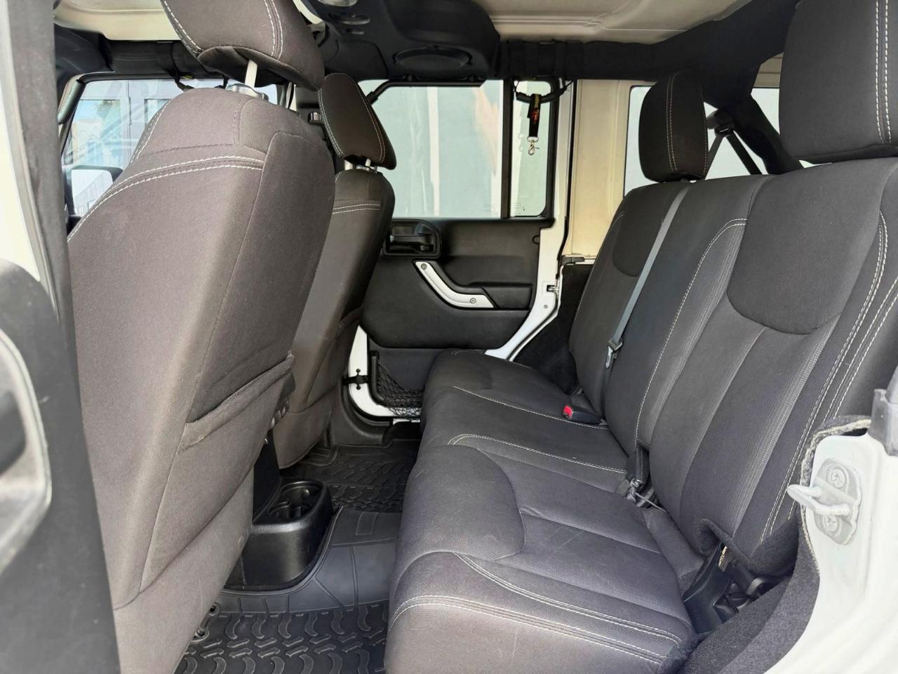 Jeep Wrangler Unlimited 4WD 4dr Sahara 2014