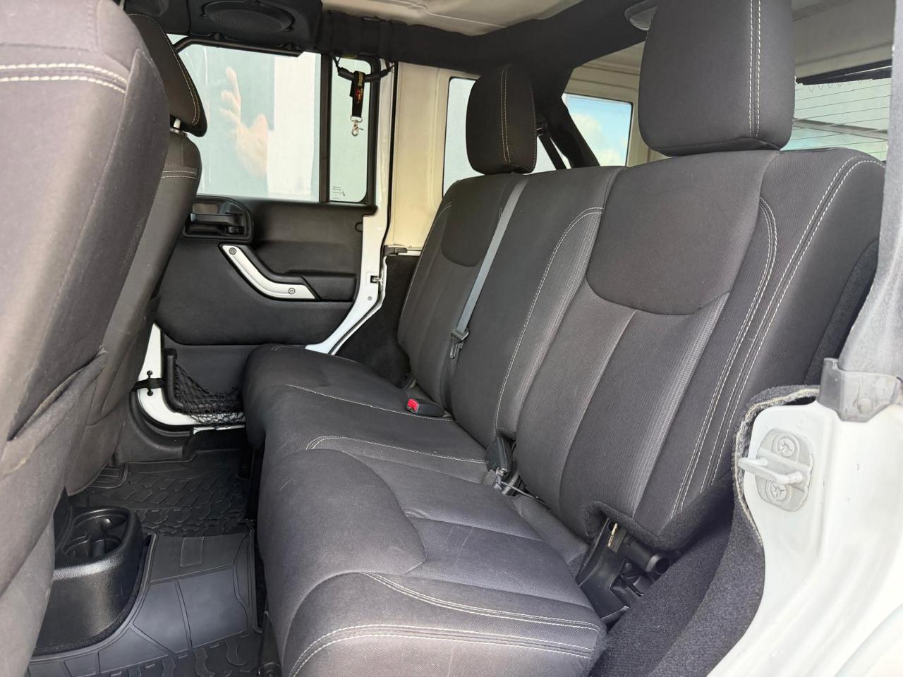Jeep Wrangler Unlimited 4WD 4dr Sahara 2014