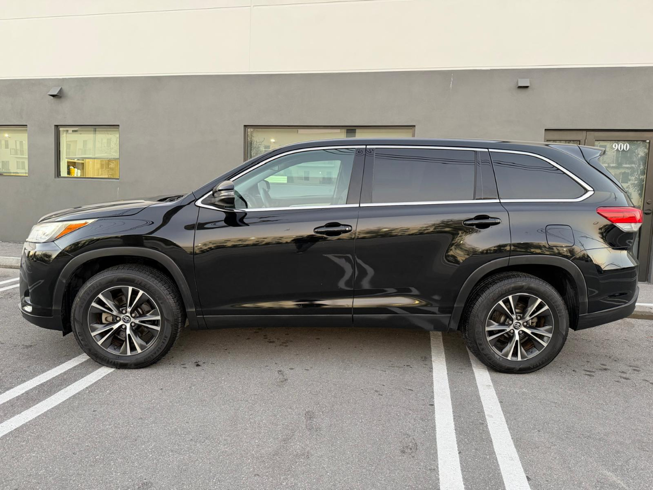 Toyota Highlander LE I4 FWD (Natl) 2019