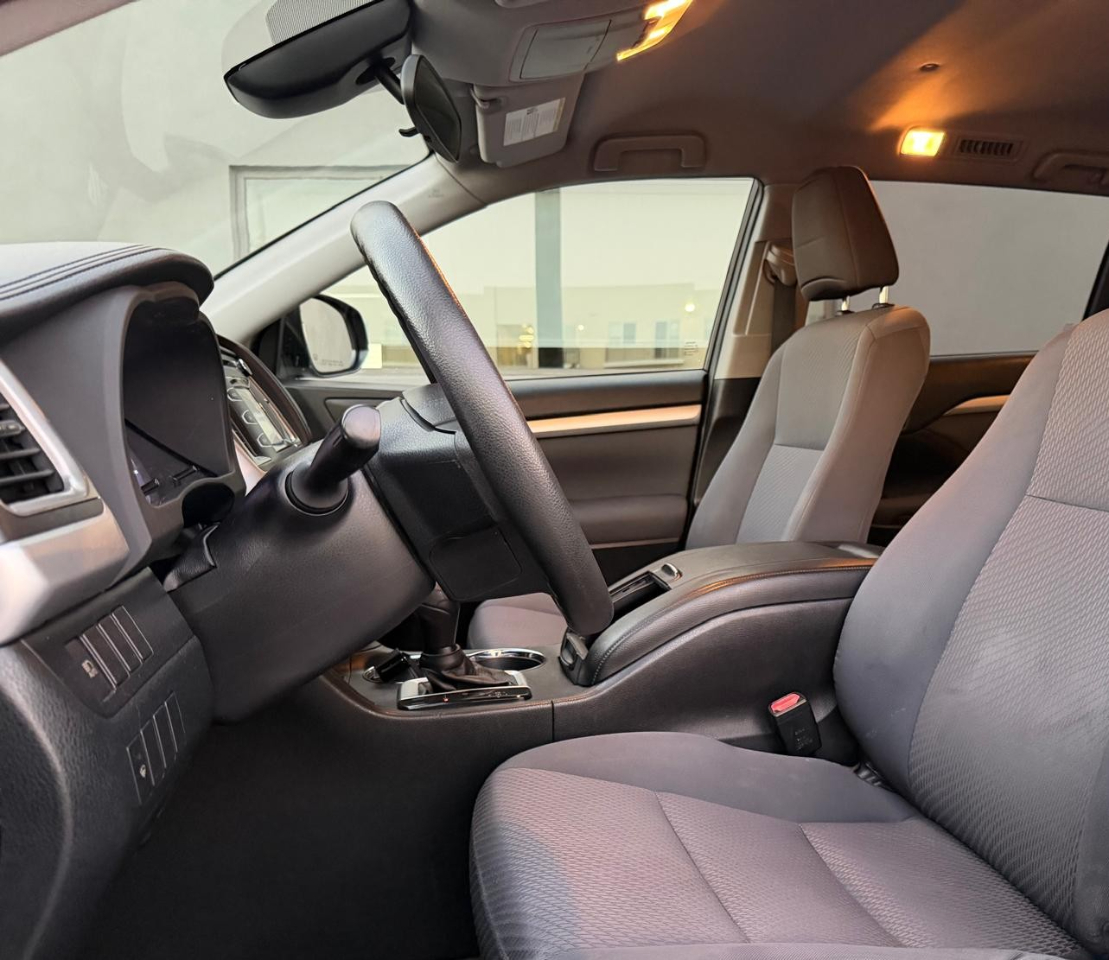 Toyota Highlander LE I4 FWD (Natl) 2019