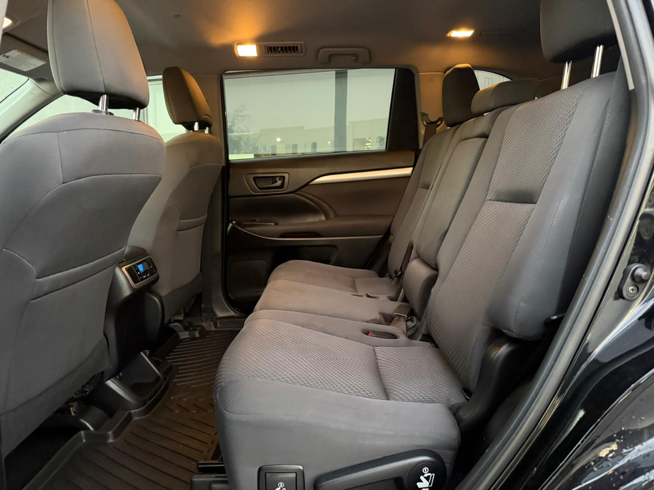 Toyota Highlander LE I4 FWD (Natl) 2019