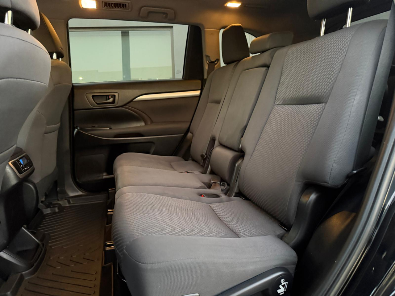 Toyota Highlander LE I4 FWD (Natl) 2019