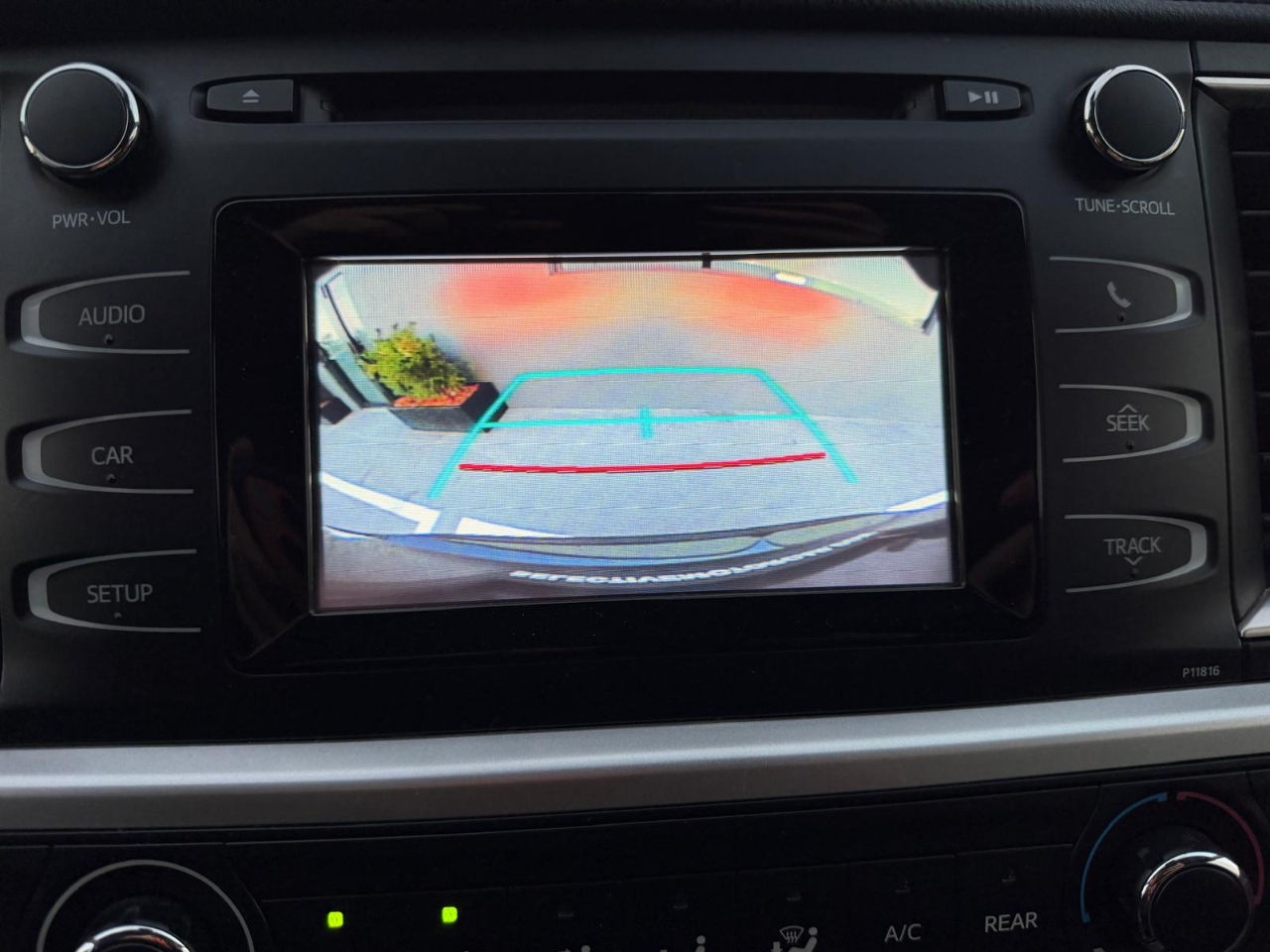 Toyota Highlander LE I4 FWD (Natl) 2019