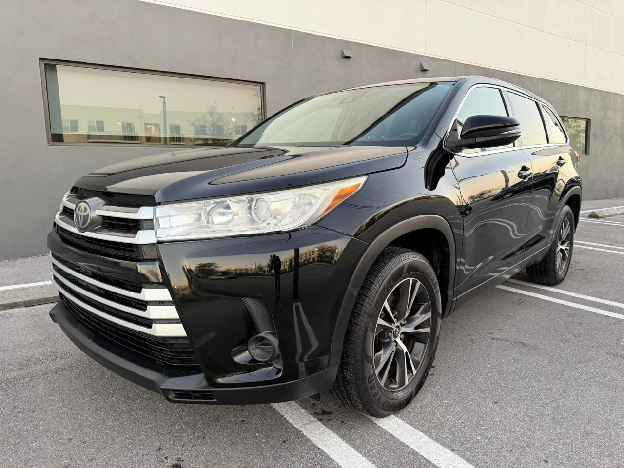 Toyota Highlander LE I4 FWD (Natl) 2019