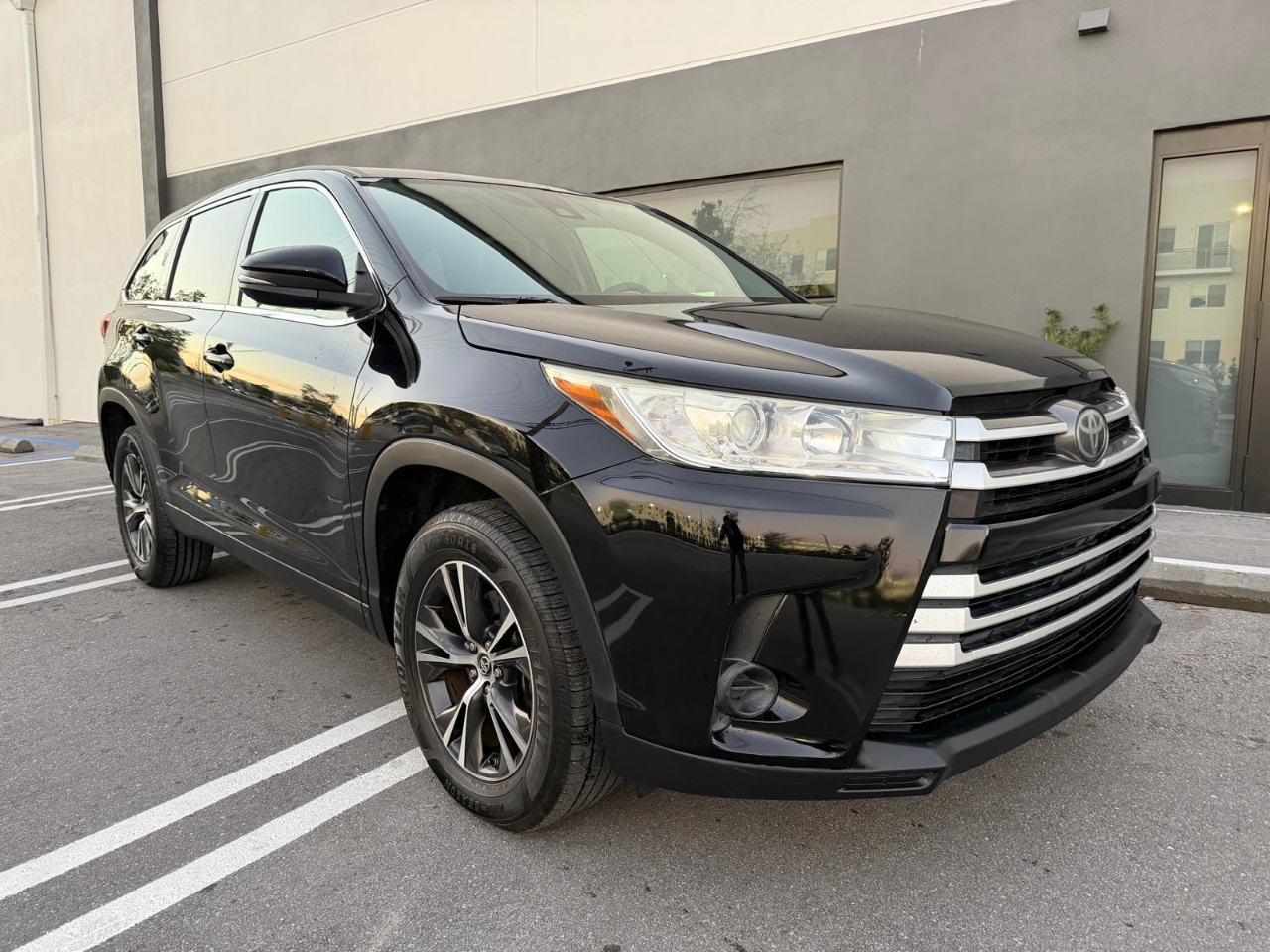 Toyota Highlander LE I4 FWD (Natl) 2019