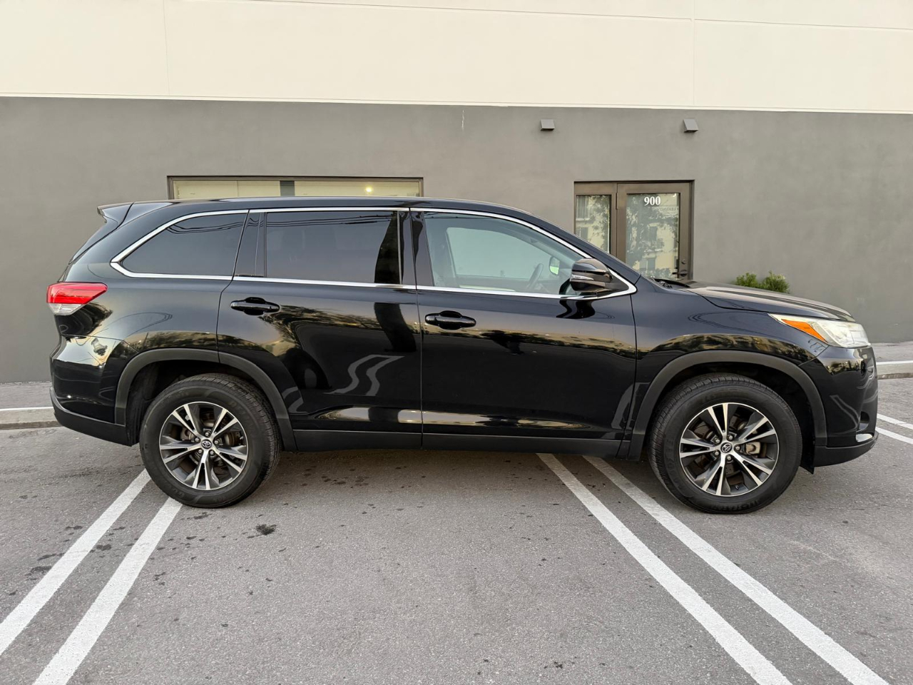 Toyota Highlander LE I4 FWD (Natl) 2019