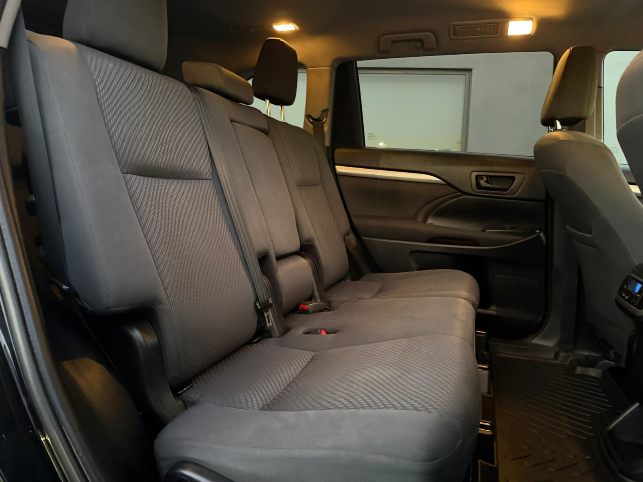 Toyota Highlander LE I4 FWD (Natl) 2019