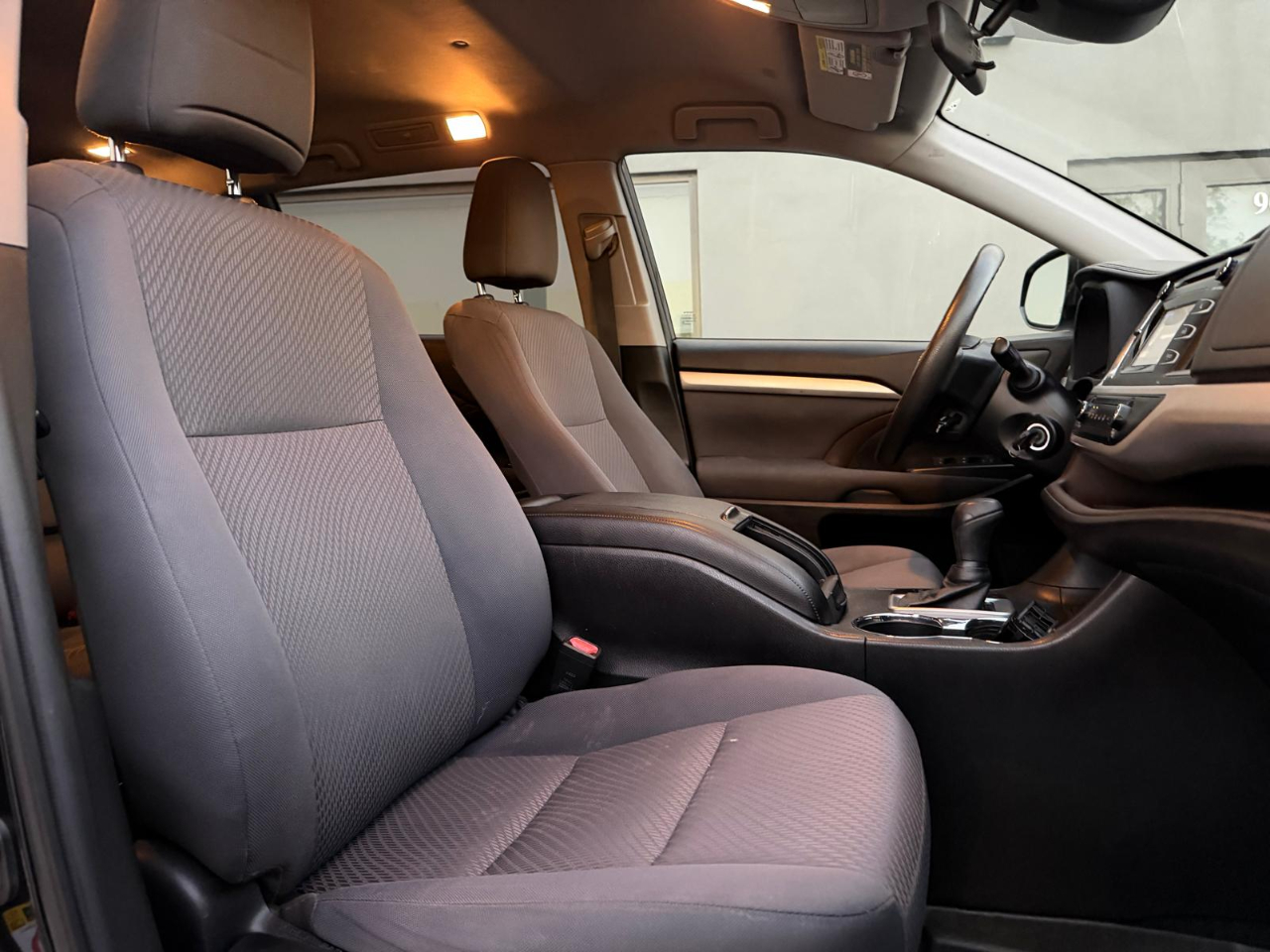 Toyota Highlander LE I4 FWD (Natl) 2019