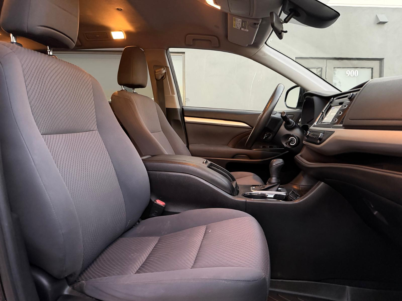 Toyota Highlander LE I4 FWD (Natl) 2019