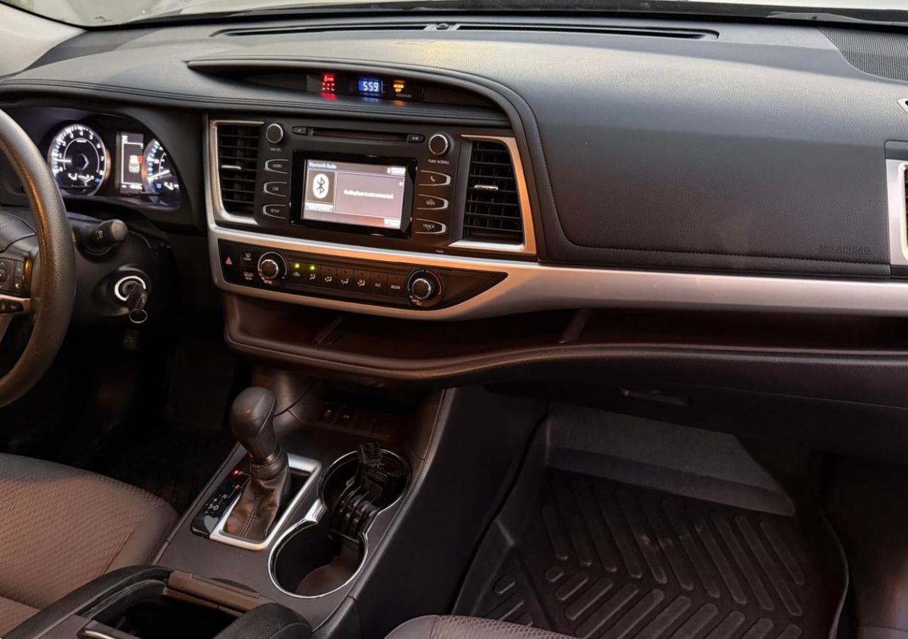 Toyota Highlander LE I4 FWD (Natl) 2019