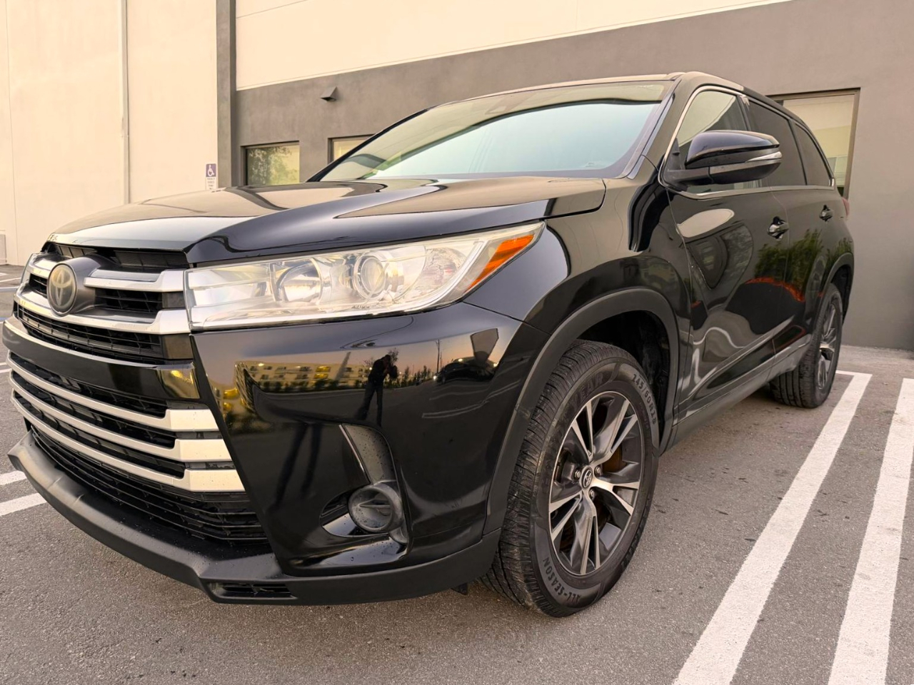Toyota Highlander LE I4 FWD (Natl) 2019