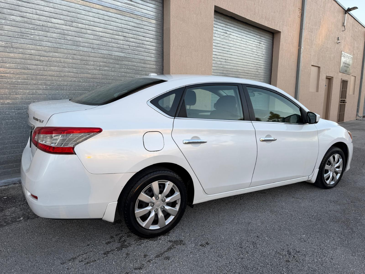 Nissan Sentra 4dr Sdn I4 CVT SV 2015