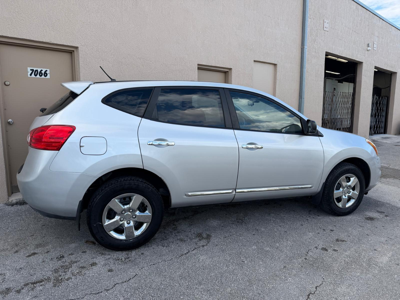 Nissan Rogue FWD 4dr S 2011