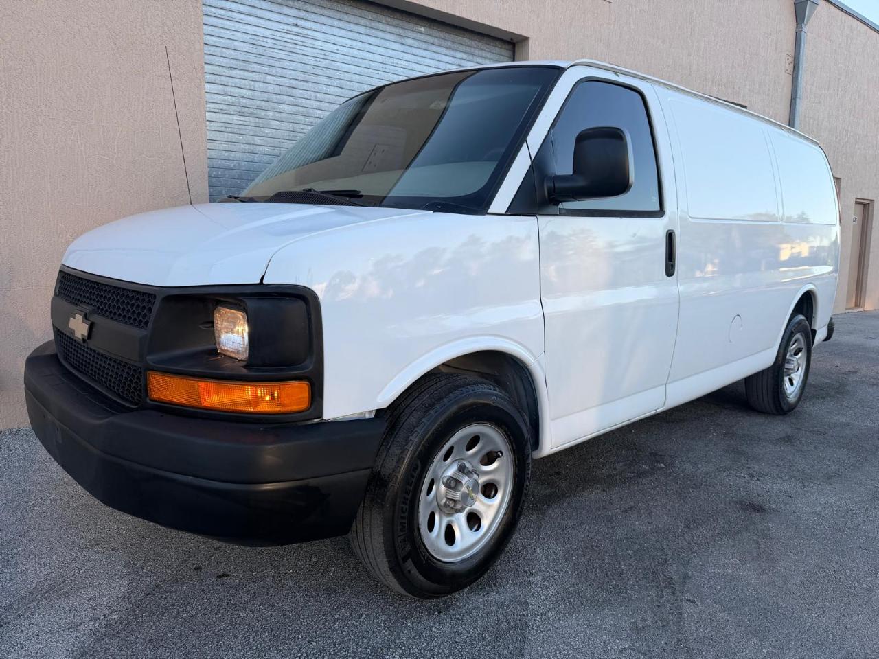 Chevrolet Express Cargo Van RWD 1500 135" 2011